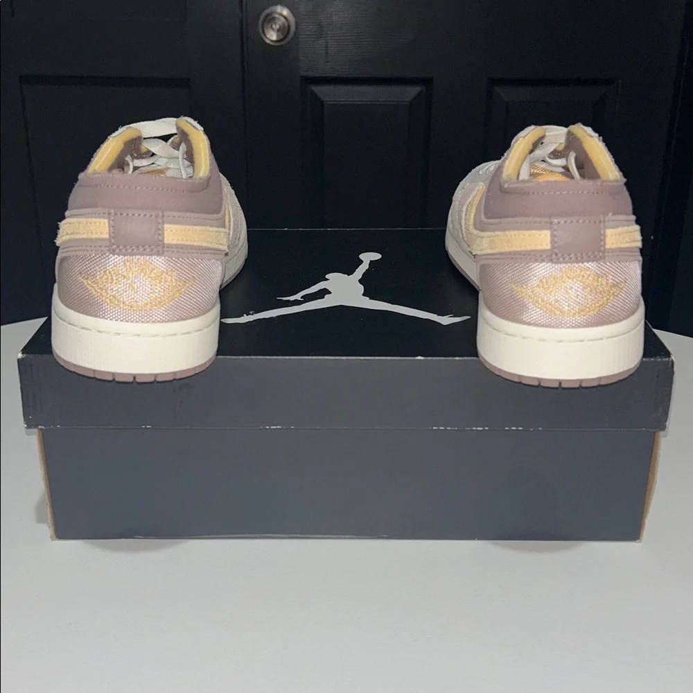 Jordan 1 Low SE Craft “Taupe Haze” Men’s Size 10.5